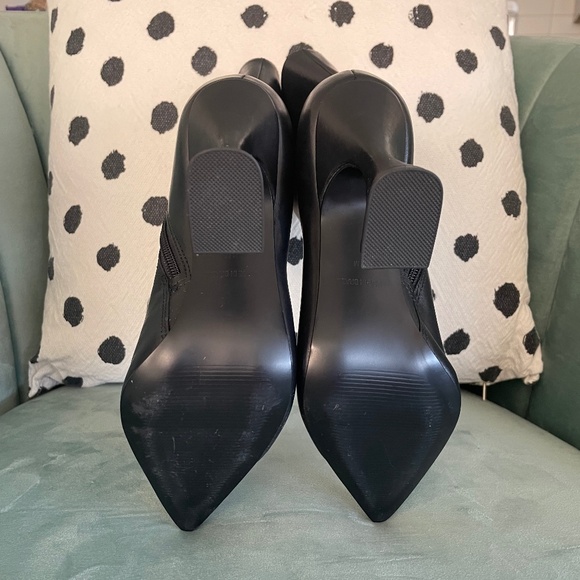Steve Madden Viya bootie in Black, size 6 - Picture 7 of 7